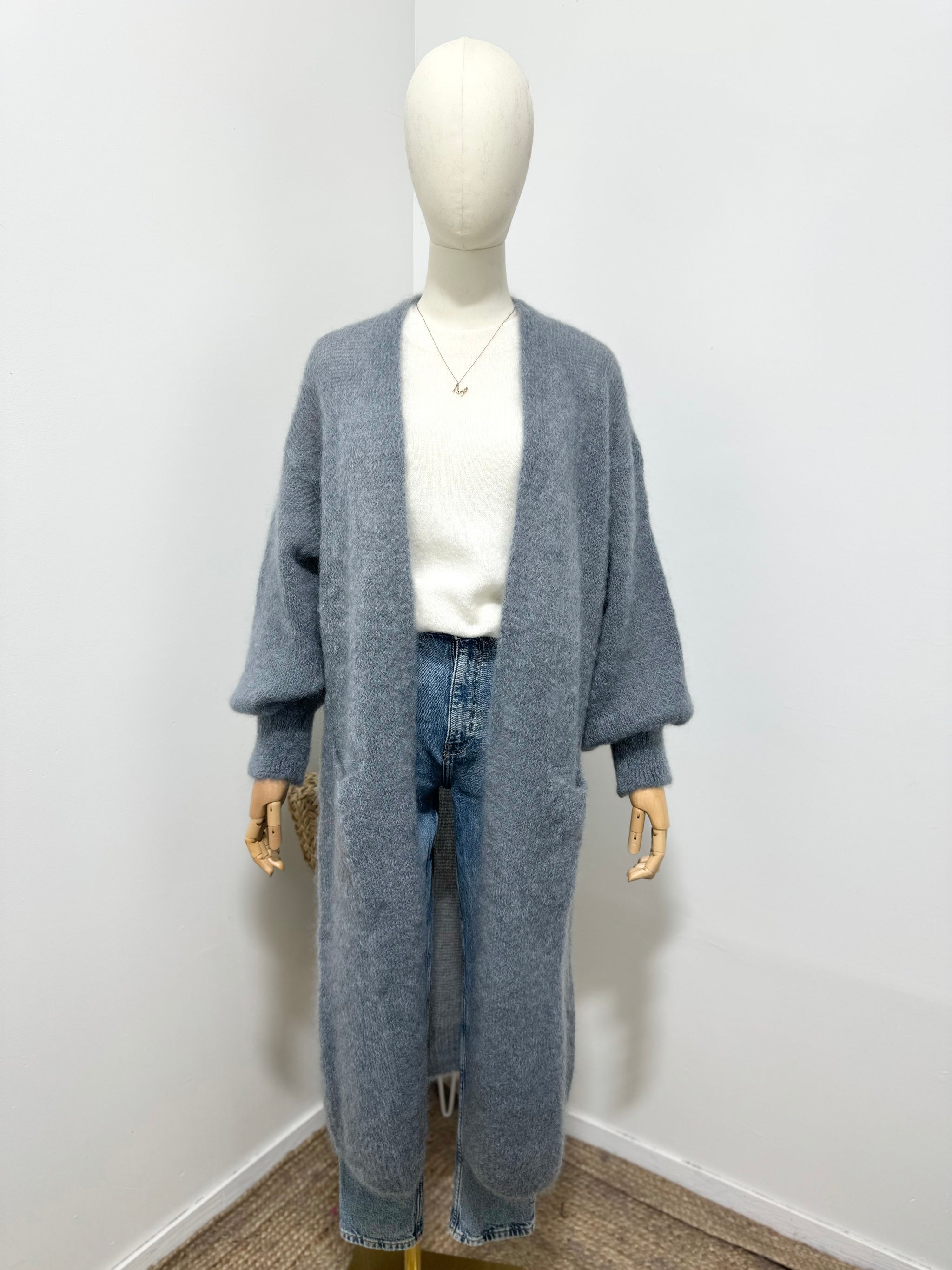 Langer Mohair Cardigan hellgrau – LOLA Fashion Store