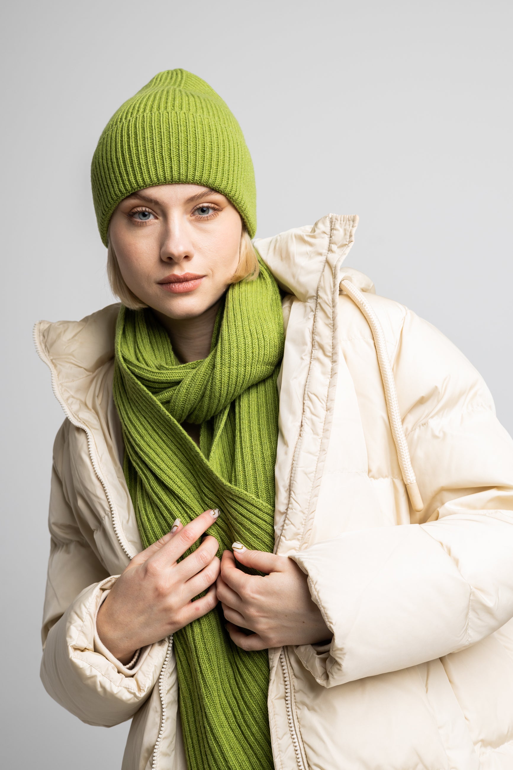 mütze schal handschuhe set damen grün Kaschmir Set Schal und Mütze hellgrün – LOLA Fashion Store