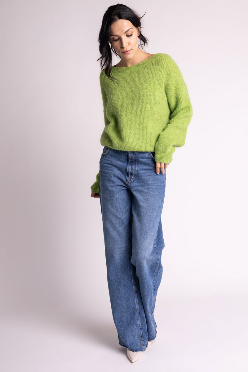 Flauschiger Pullover mit Rundhals hellgrün – LOLA Fashion Store